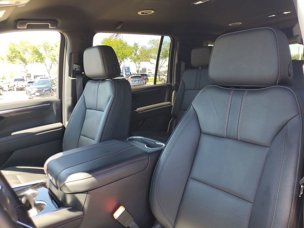 Used 2025 Chevrolet Suburban RST image 14