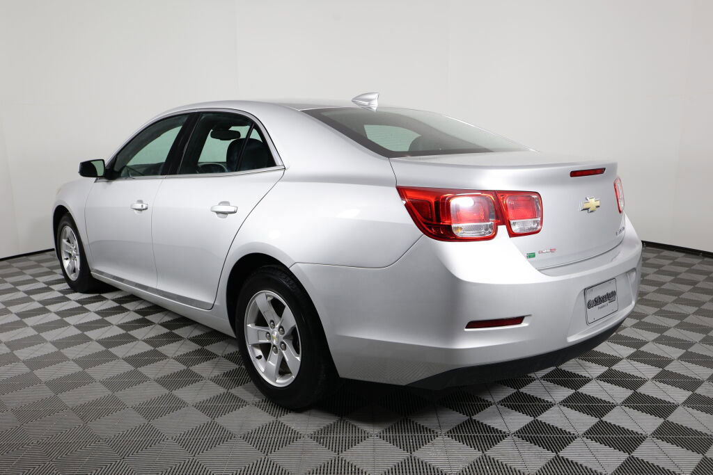 Used 2015 Chevrolet Malibu LT FWD image 4