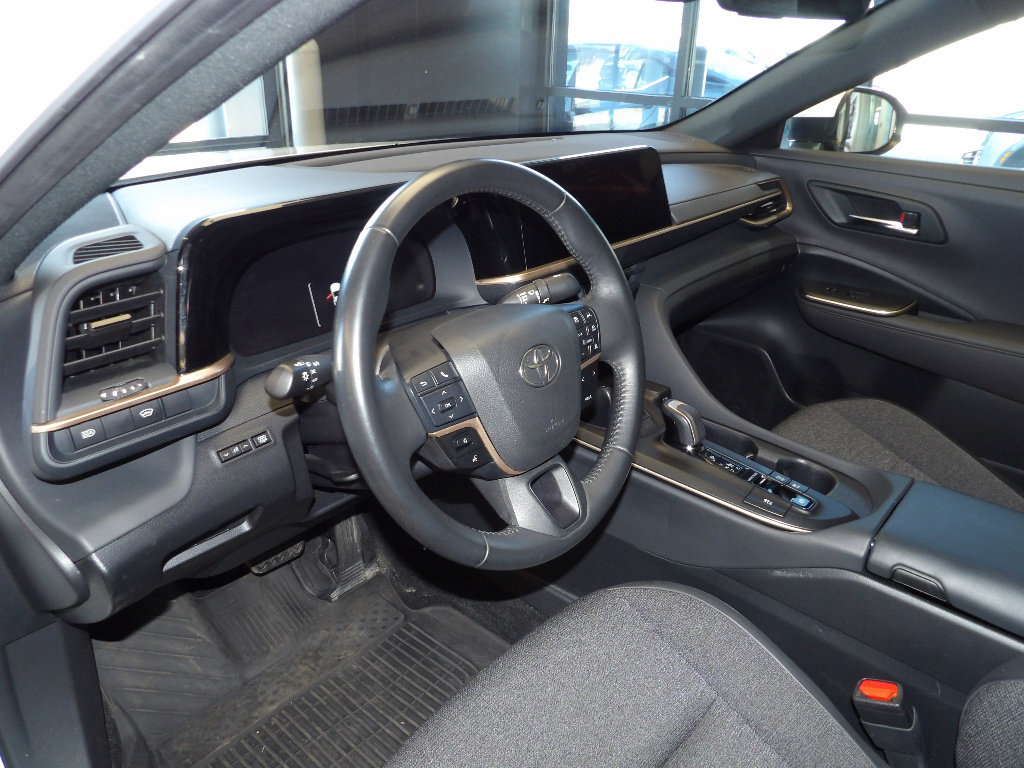 Used 2023 Toyota Crown XLE image 25