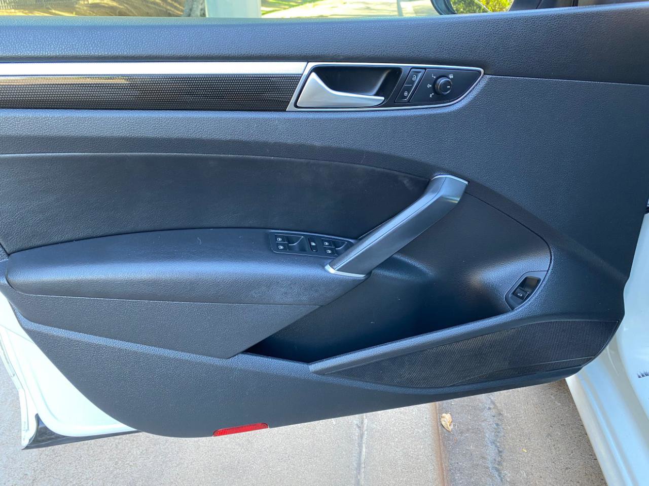 Used 2018 Volkswagen Passat GT FWD image 23