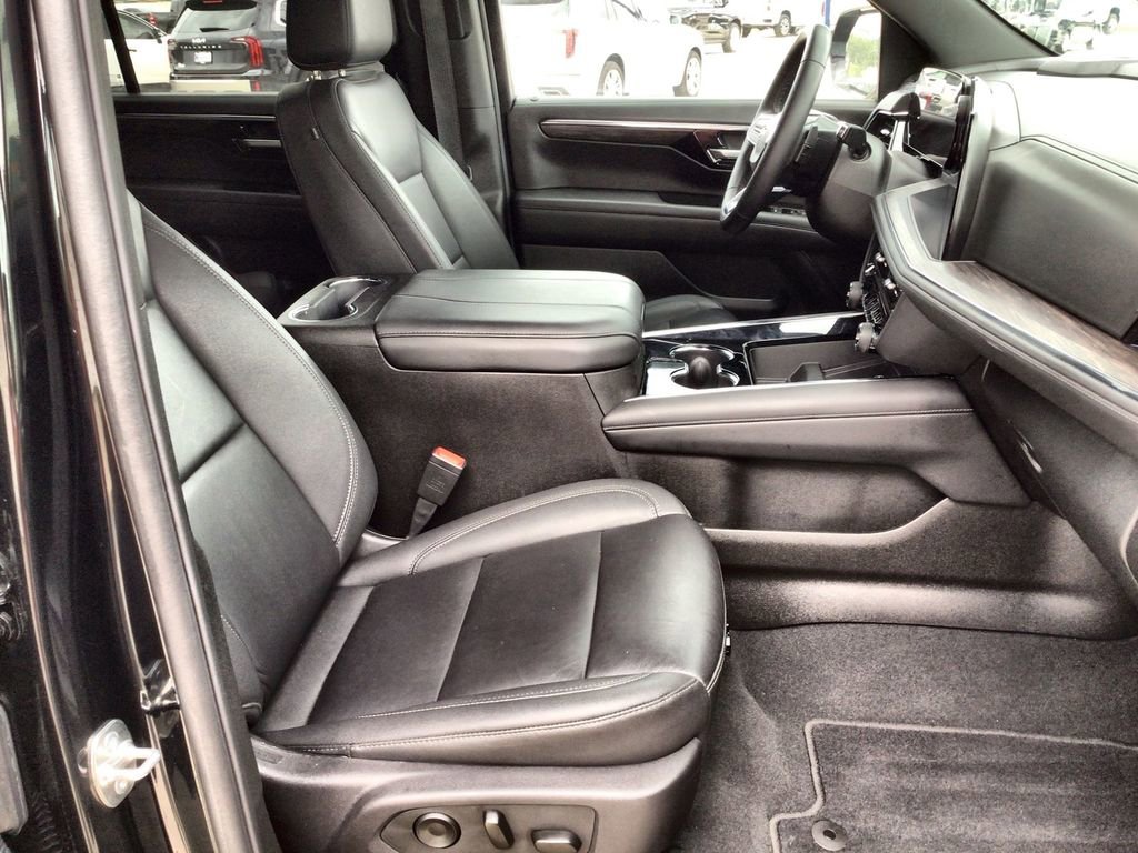 Used 2025 Chevrolet Tahoe LT image 29