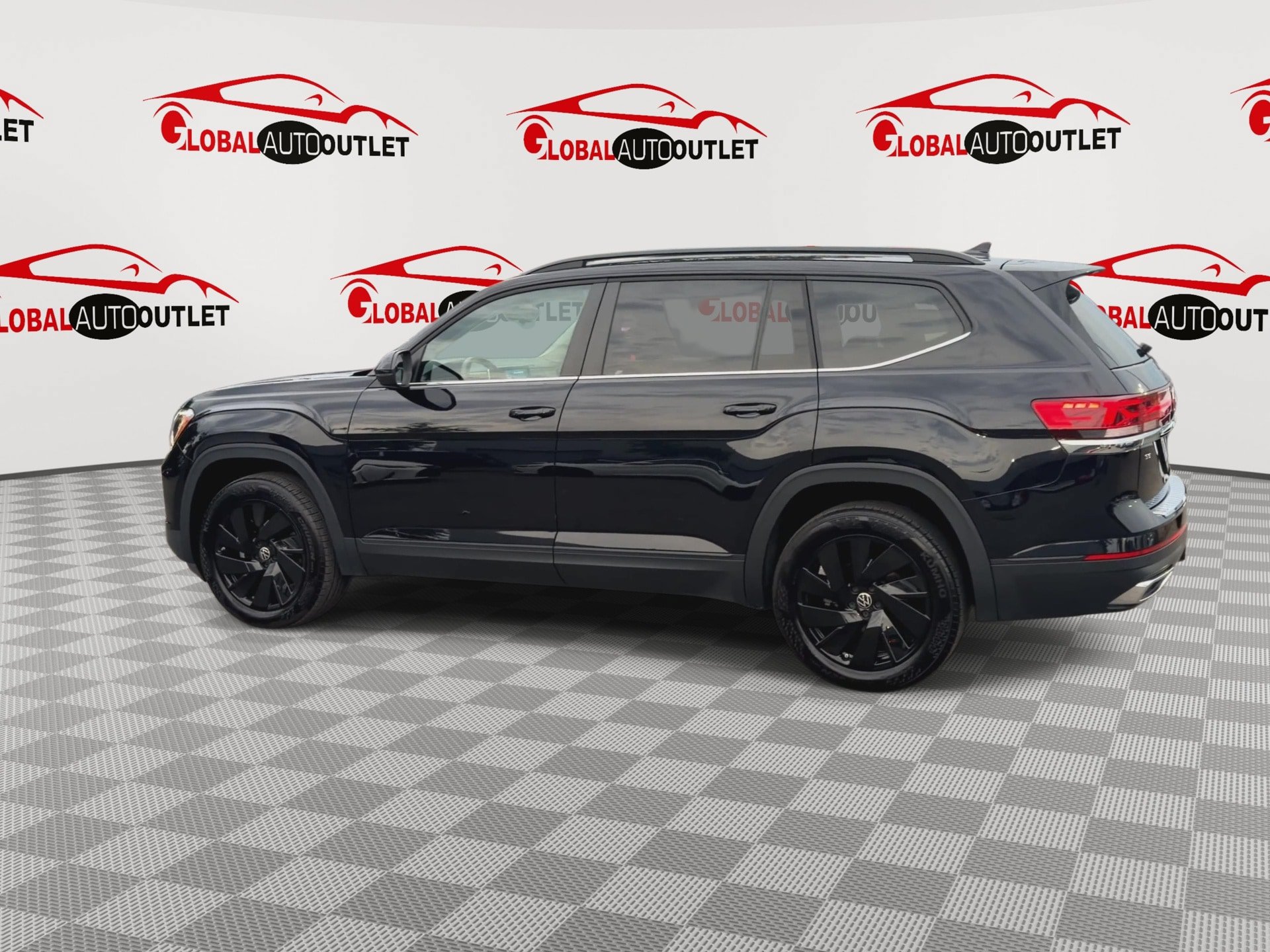Used 2024 Volkswagen Atlas SE w/ Black Wheel Package AWD/4WD image 6