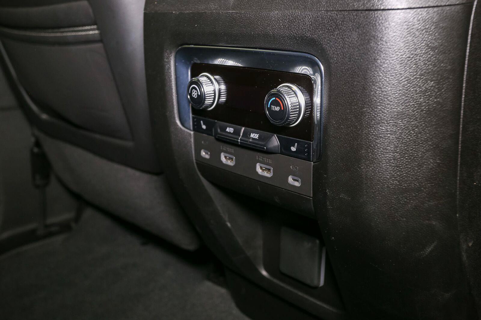 Used 2023 GMC Yukon Denali Ultimate AWD/4WD image 26