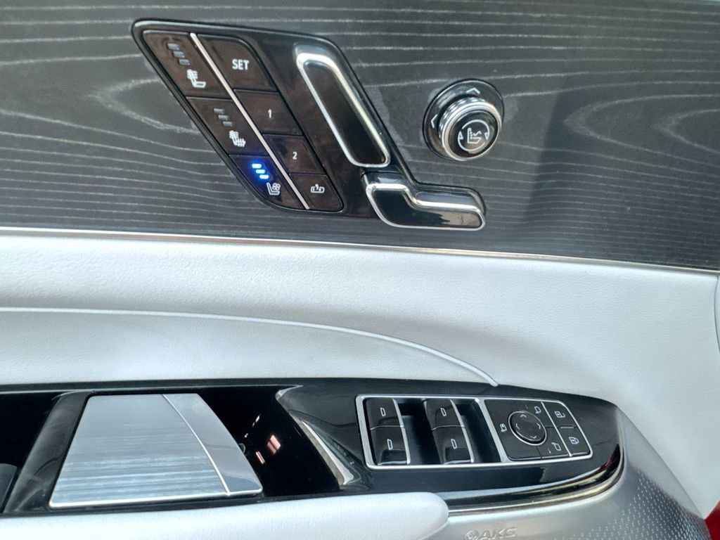 Used 2024 Cadillac Lyriq Luxury image 15