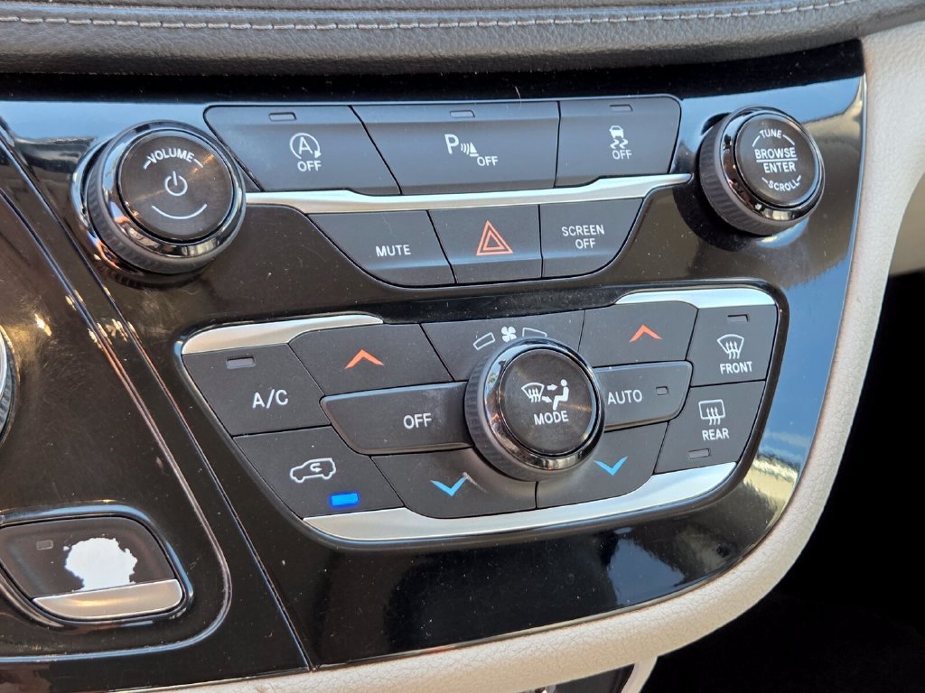 Used 2019 Chrysler Pacifica Limited FWD image 33