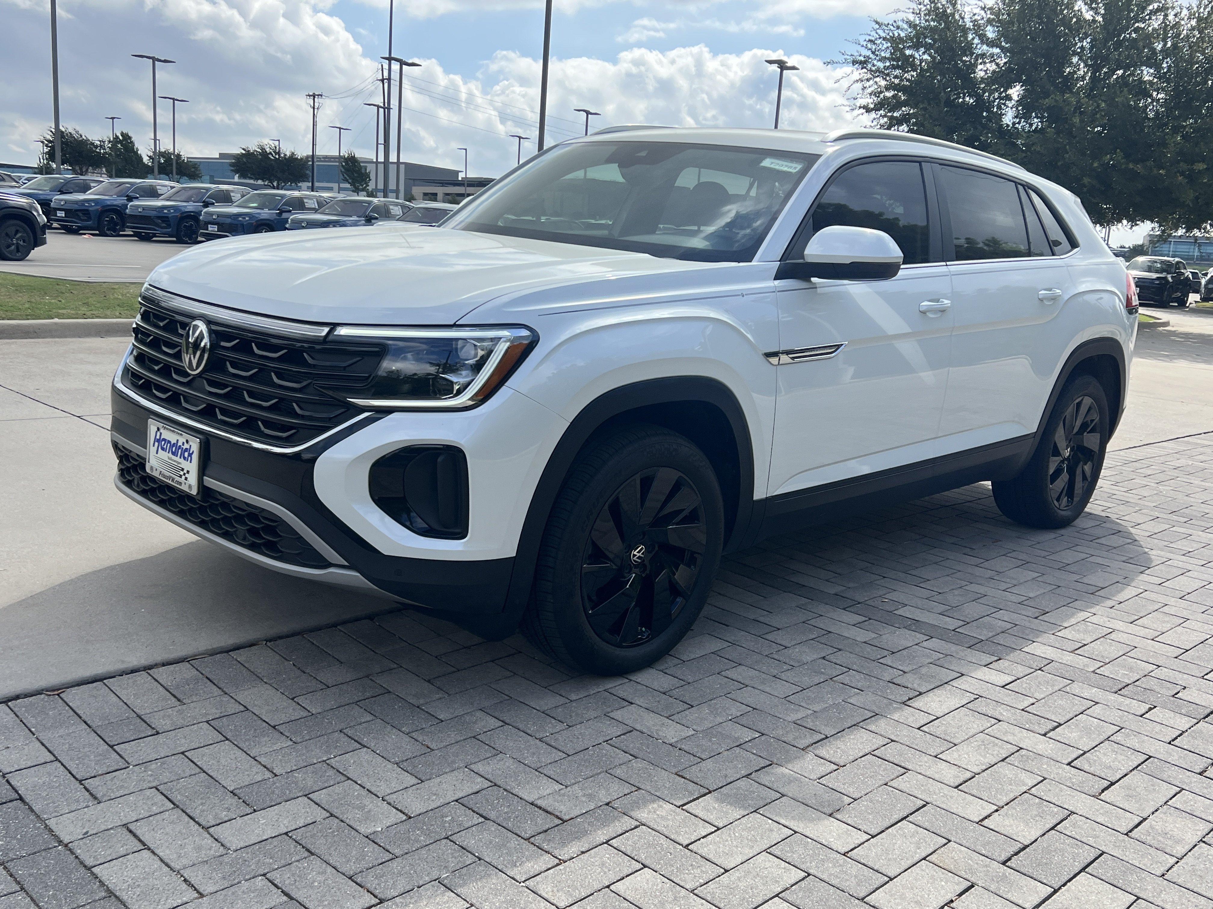 Certified 2026 Volkswagen Atlas Cross Sport SE FWD image 4