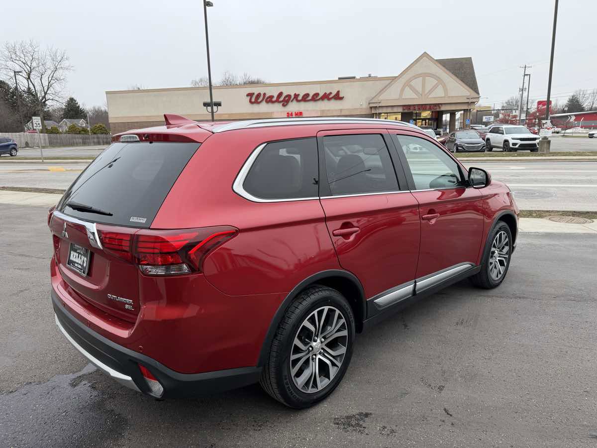 Used 2018 Mitsubishi Outlander SEL image 5