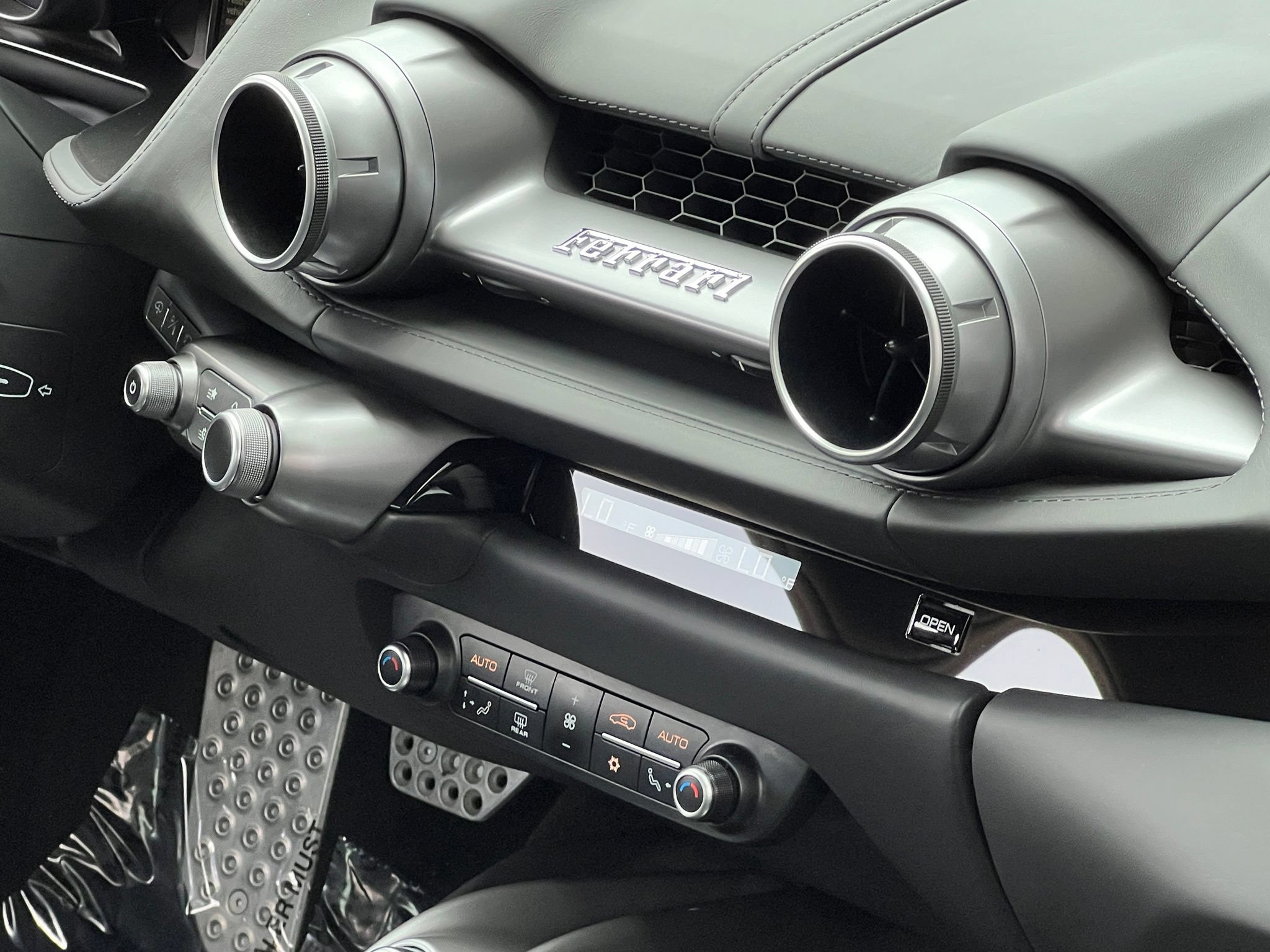 Used 2020 Ferrari 812 Superfast RWD image 37