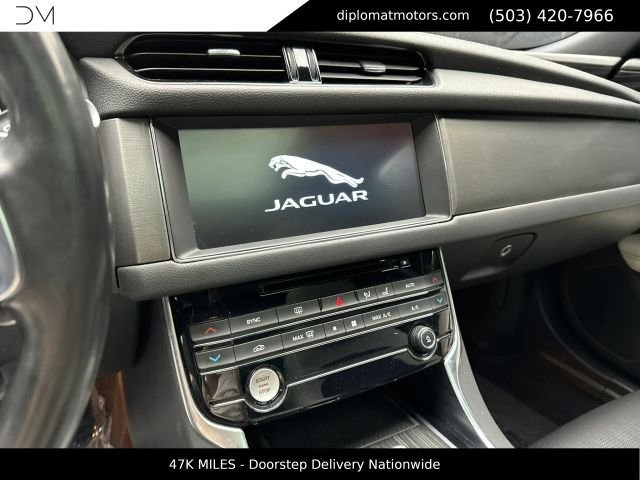 Used 2018 Jaguar XF S RWD image 32