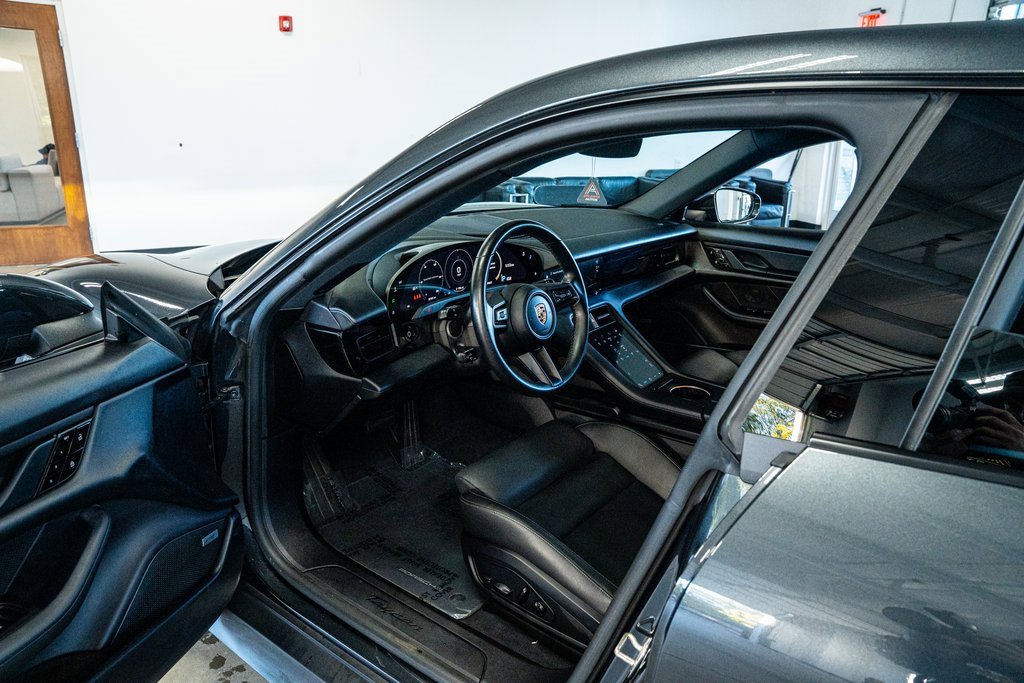 Used 2021 Porsche Taycan image 31