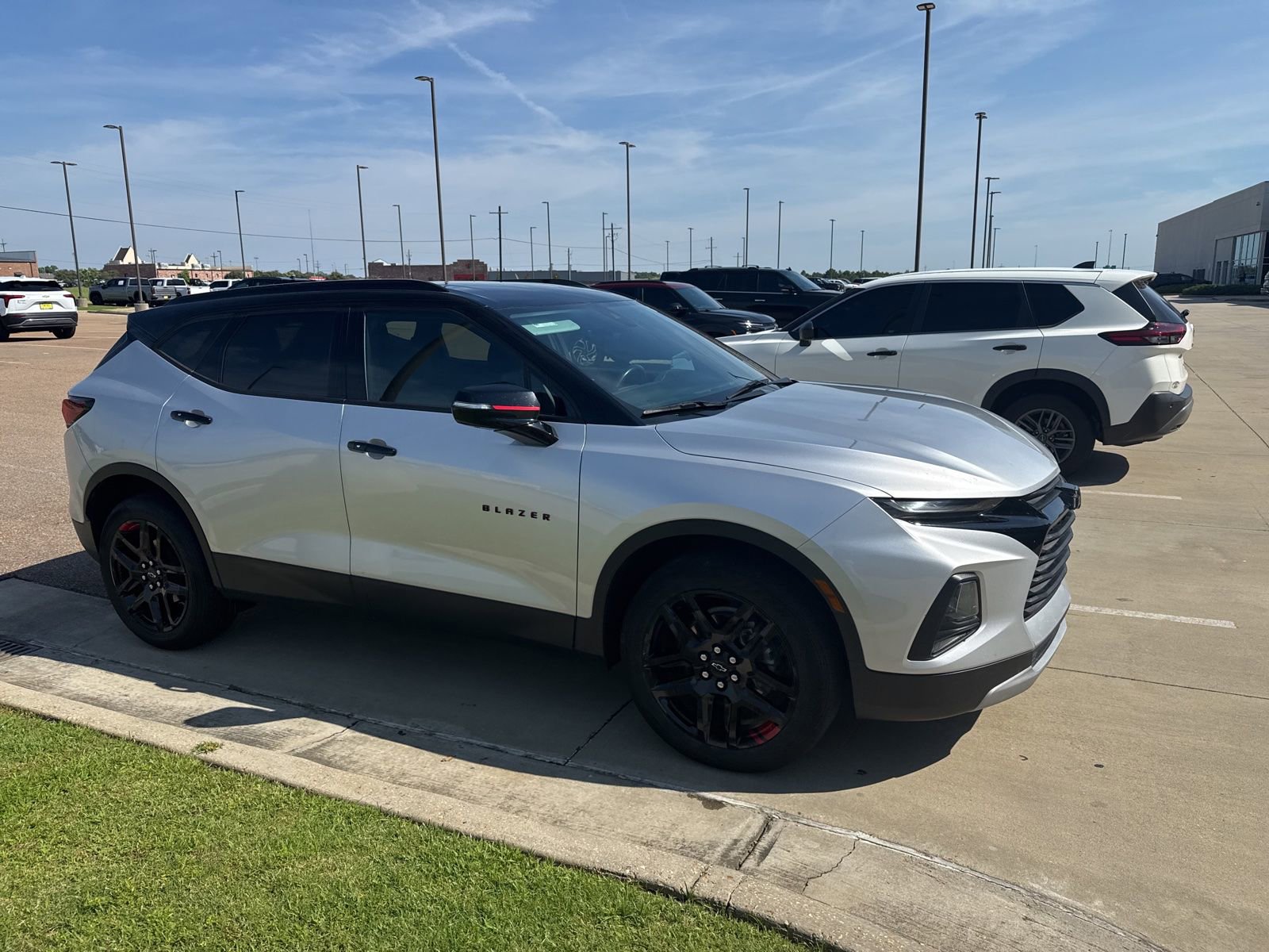 Used 2022 Chevrolet Blazer LT w/ Redline Edition FWD image 2