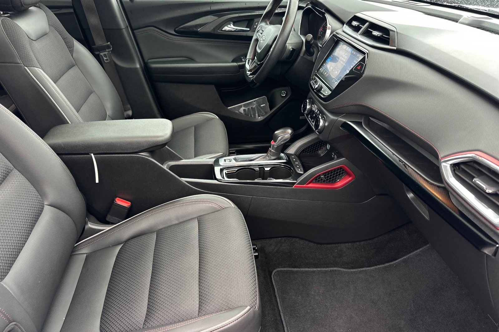 Used 2021 Chevrolet TrailBlazer RS w/ Sun and Liftgate Package image 16