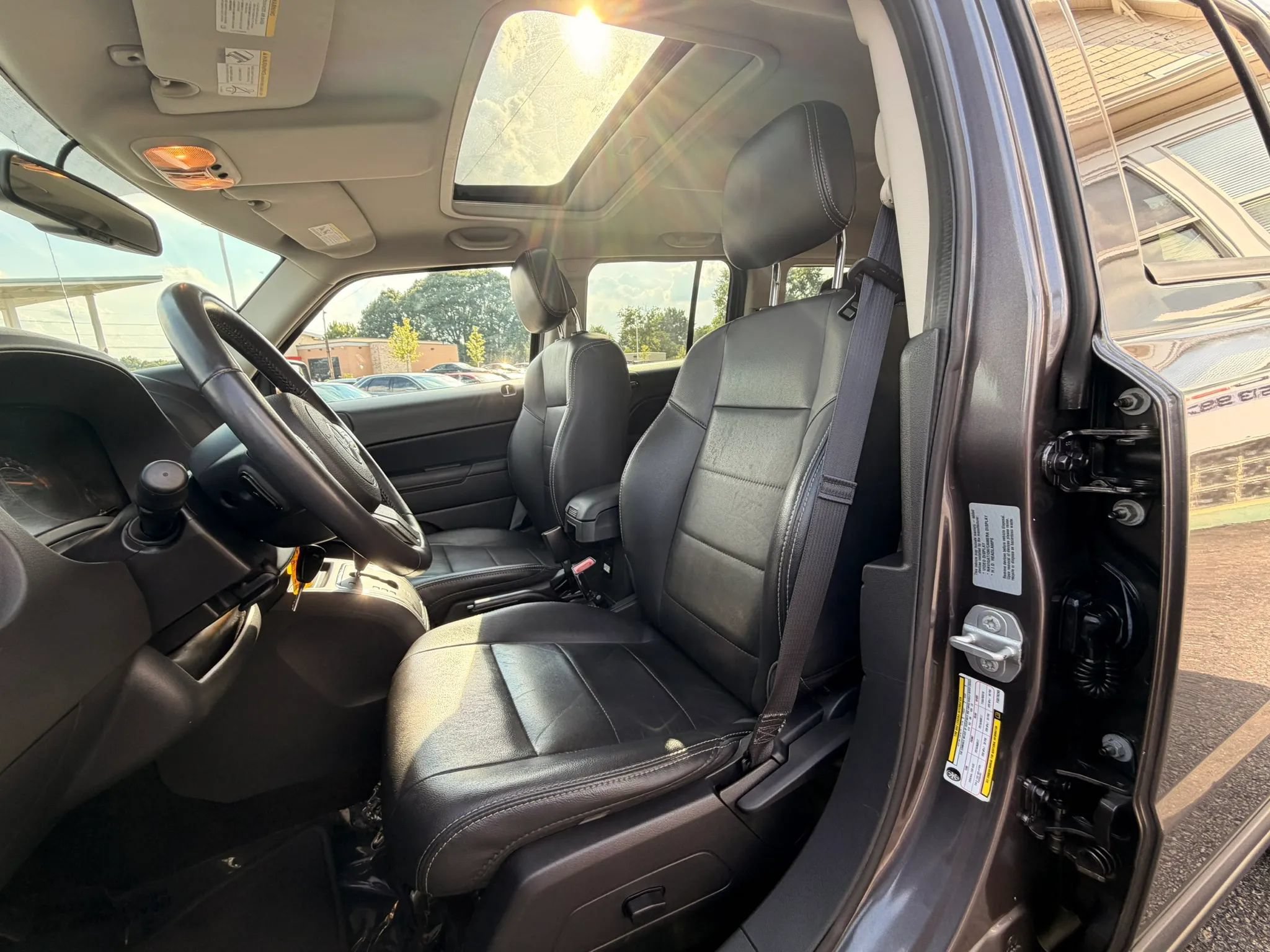 Used 2015 Jeep Patriot High Altitude AWD/4WD image 13