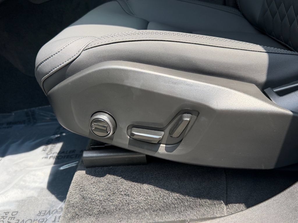 Certified 2026 Volvo XC90 T8 Plus w/ Protection Package Premier AWD/4WD image 17