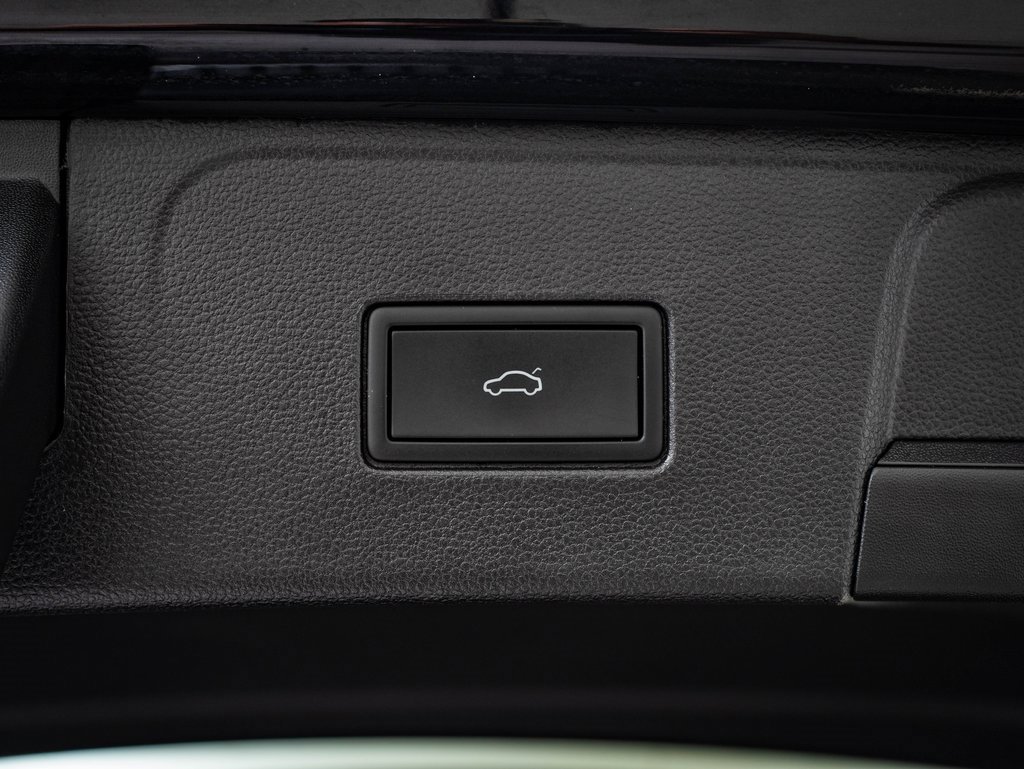 Used 2024 Volkswagen Atlas SEL Premium R-Line image 19