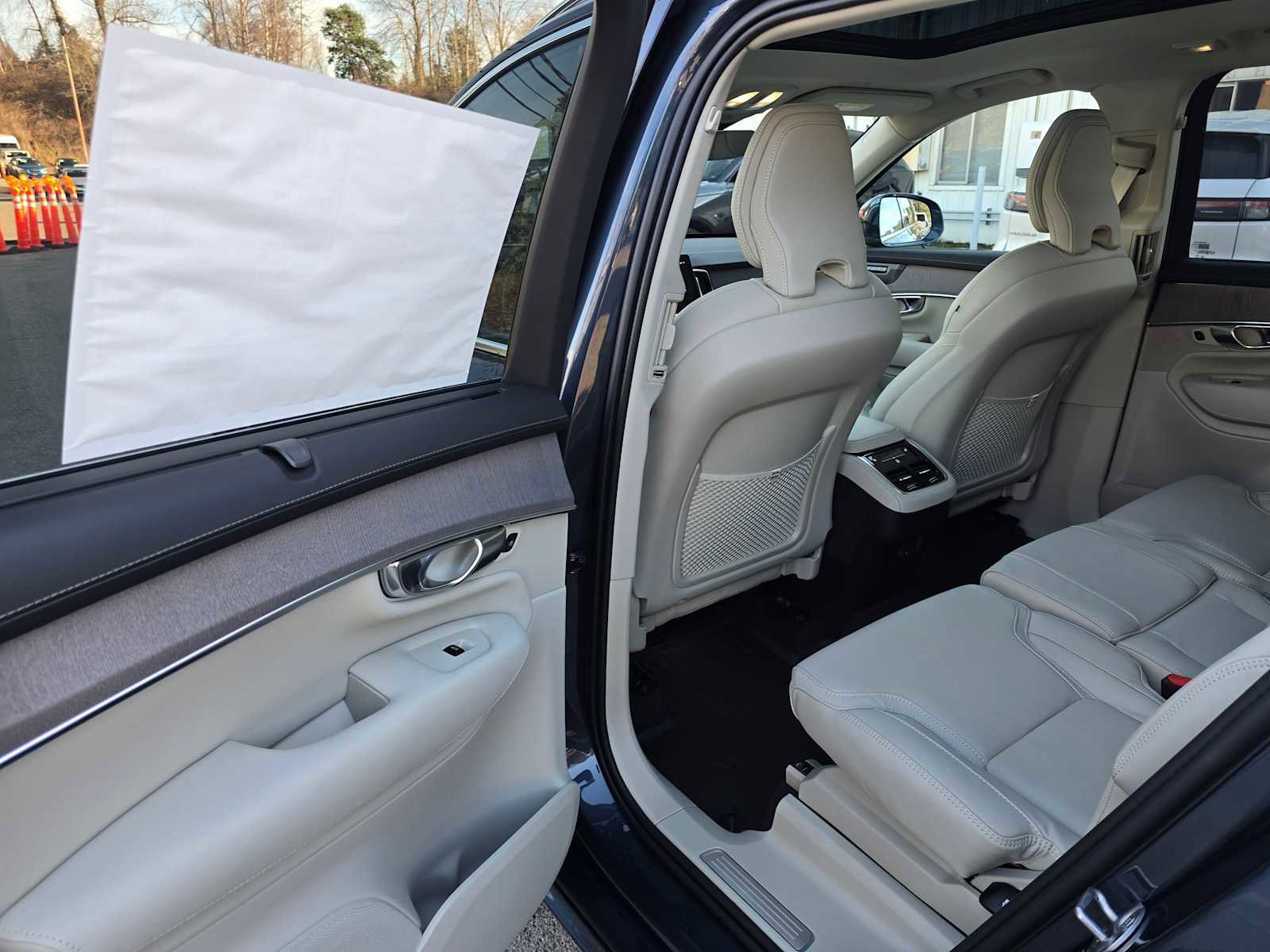 New 2026 Volvo XC90 B6 Ultra w/ Protection Package image 15
