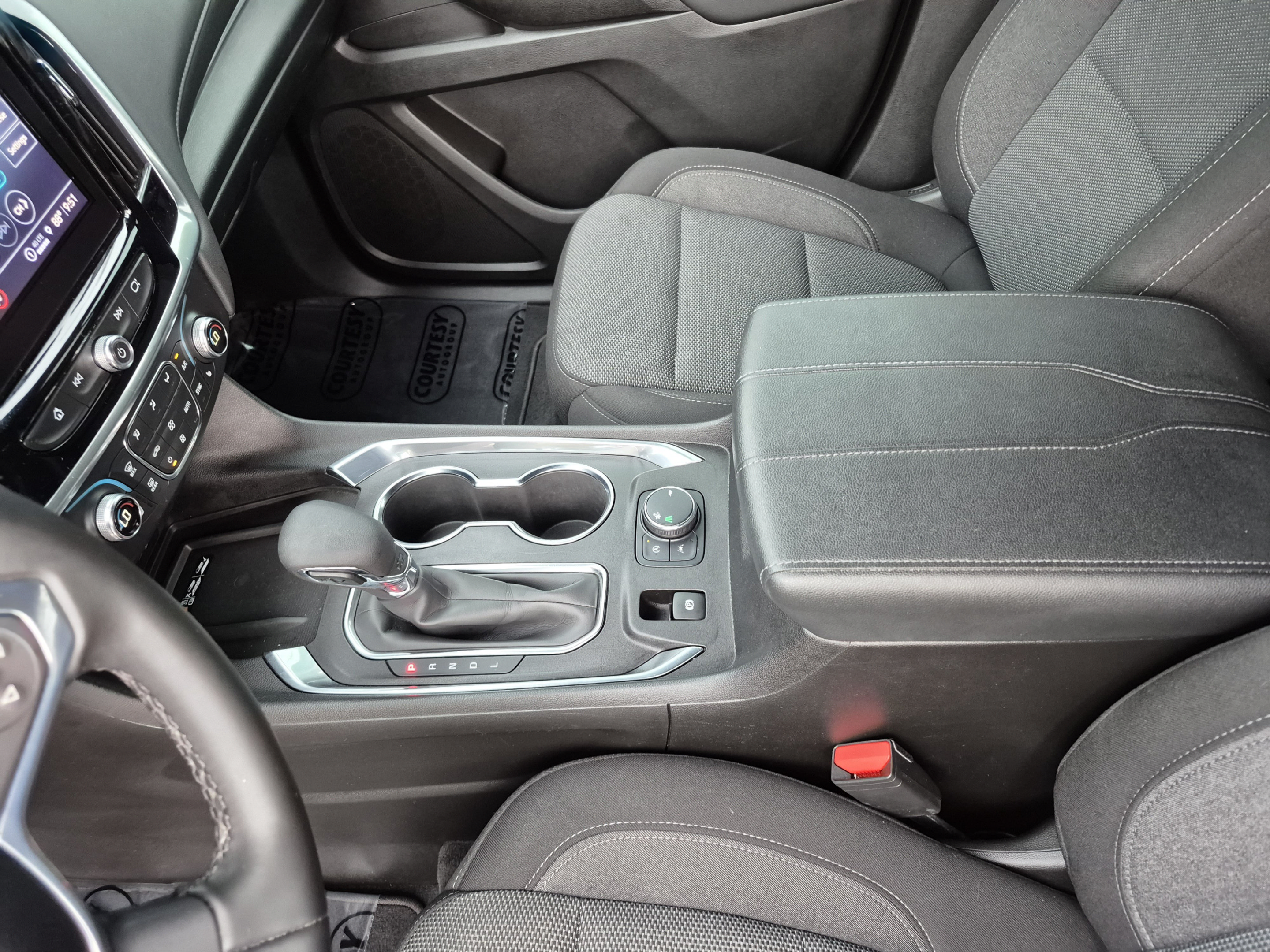 Used 2023 Chevrolet Traverse LT FWD image 22