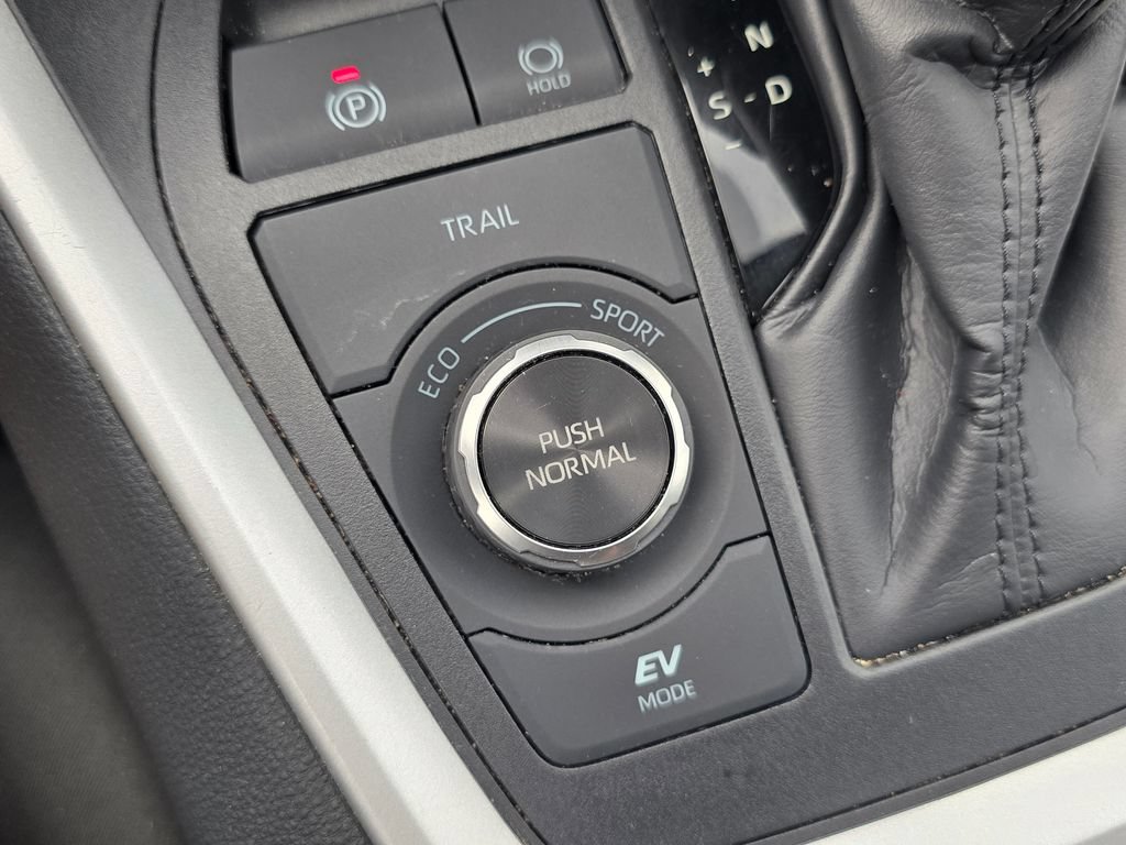 Certified 2025 Toyota RAV4 XLE AWD/4WD image 7