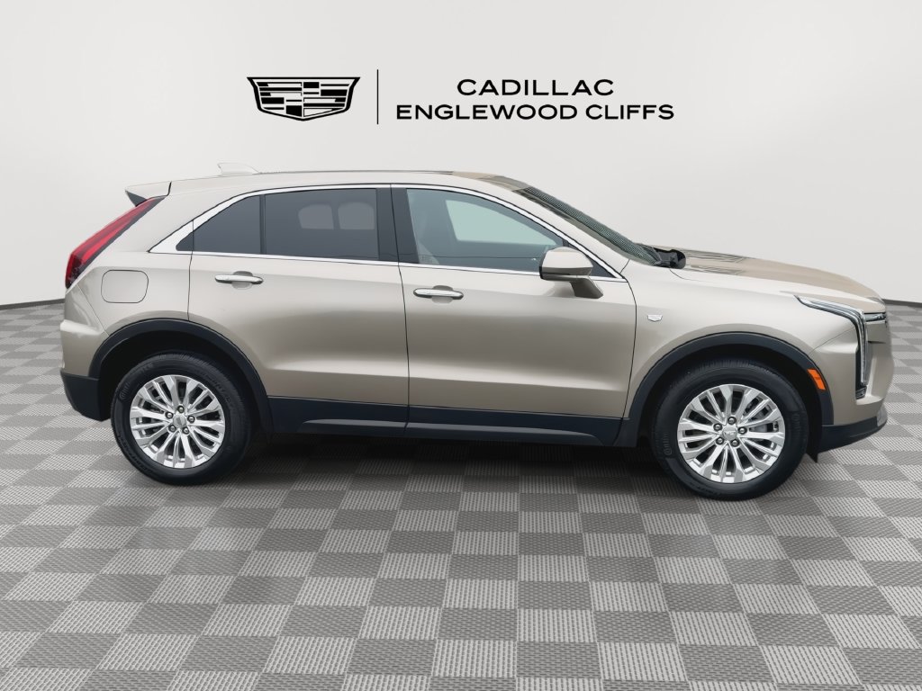 Certified 2024 Cadillac XT4 Luxury w/ Cold Weather Package FWD image 9