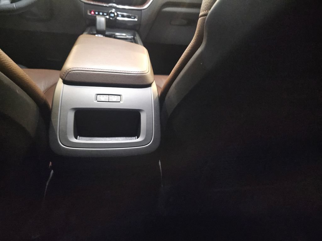 Certified 2023 Volvo XC60 B5 Plus w/ Climate Package AWD/4WD image 15