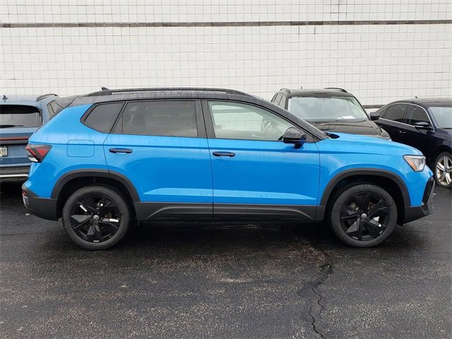 New 2026 Volkswagen Taos SE image 2