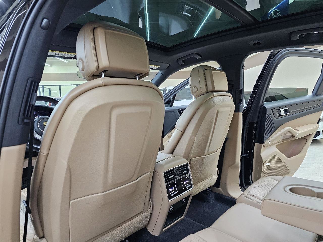 Used 2020 Porsche Cayenne AWD/4WD image 27