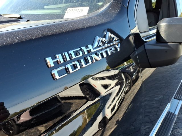 Used 2026 Chevrolet Silverado 2500 High Country w/ High Country Premium Package AWD/4WD image 15