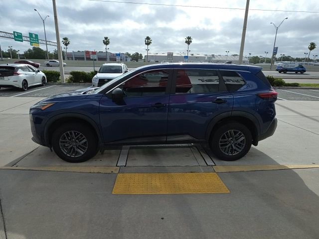 Used 2023 Nissan Rogue S image 7