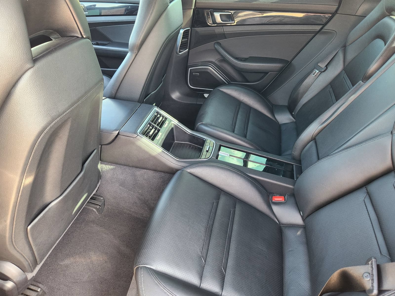 Used 2017 Porsche Panamera 4 AWD/4WD image 39
