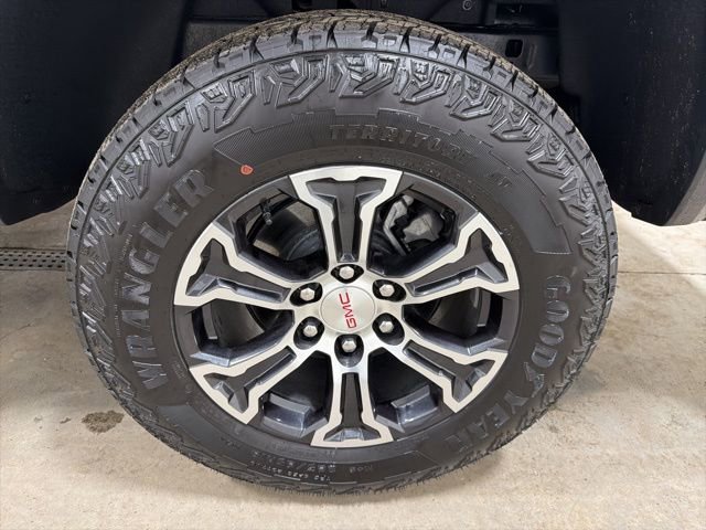 Used 2025 GMC Canyon AT4 w/ Technology Plus Package image 8