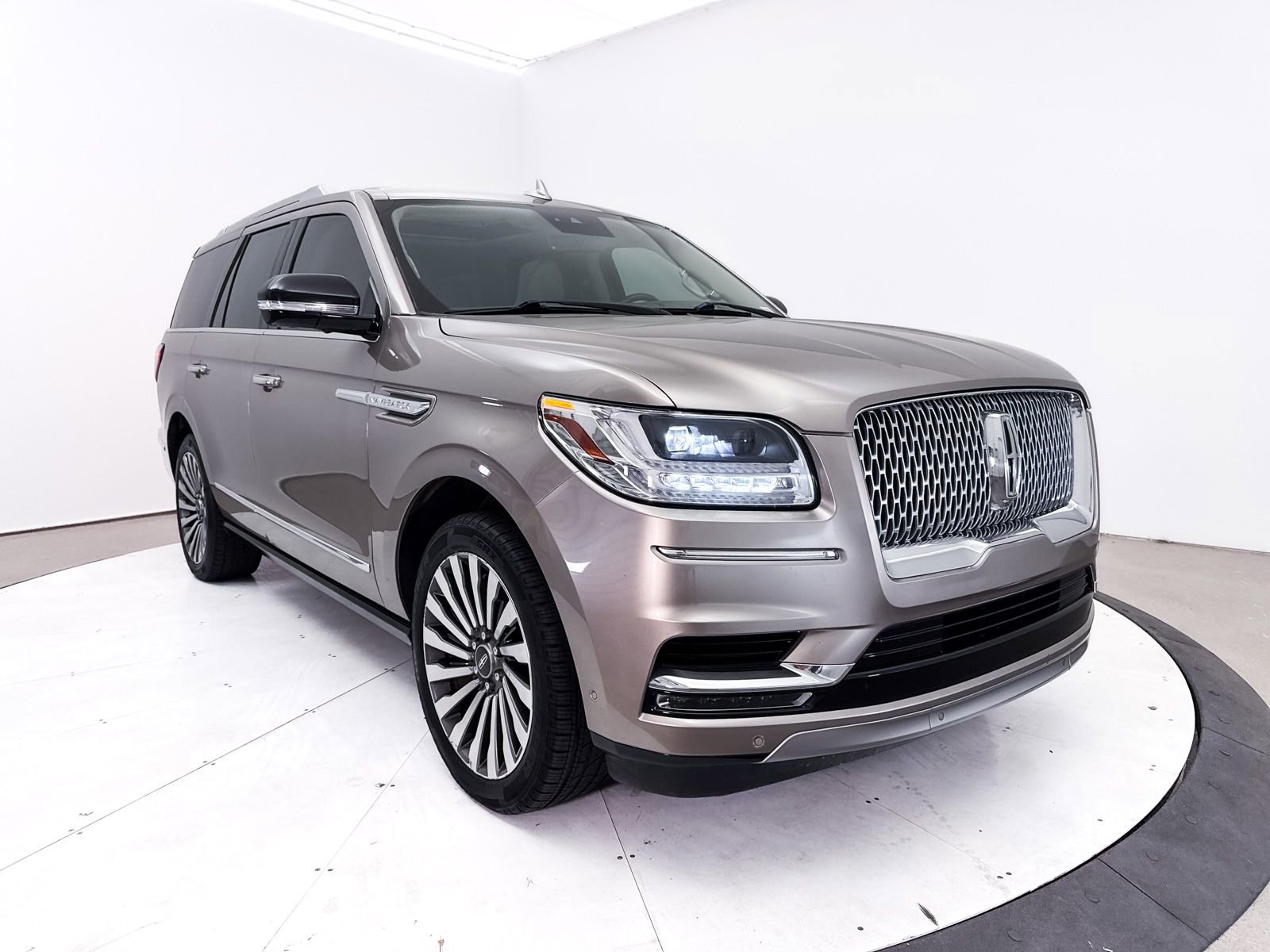 Used 2018 Lincoln Navigator Reserve w/ Technology Package AWD/4WD image 15