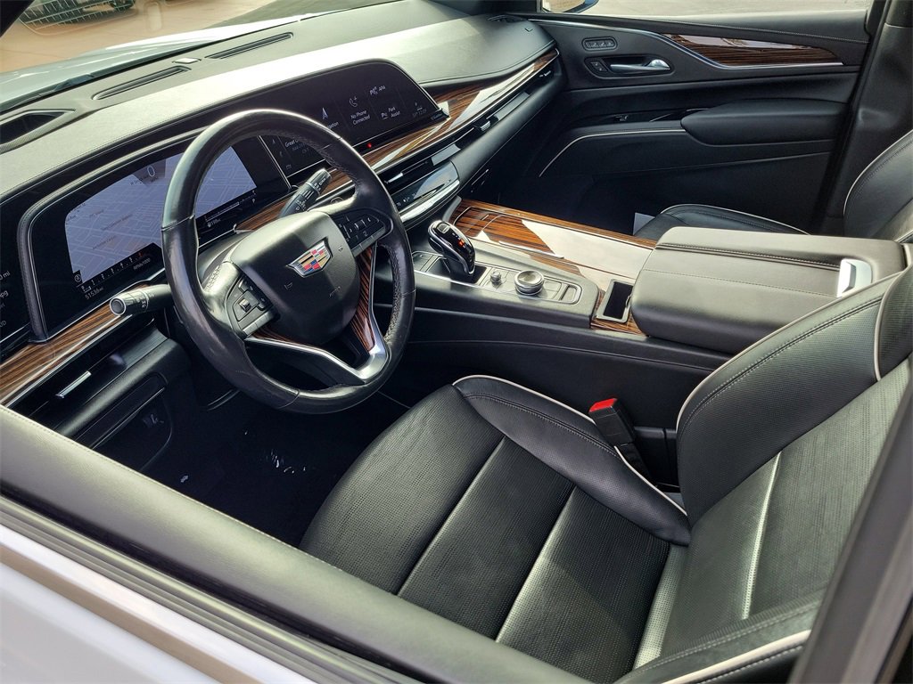 Used 2021 Cadillac Escalade Premium Luxury w/ LPO, Illumination Package image 3