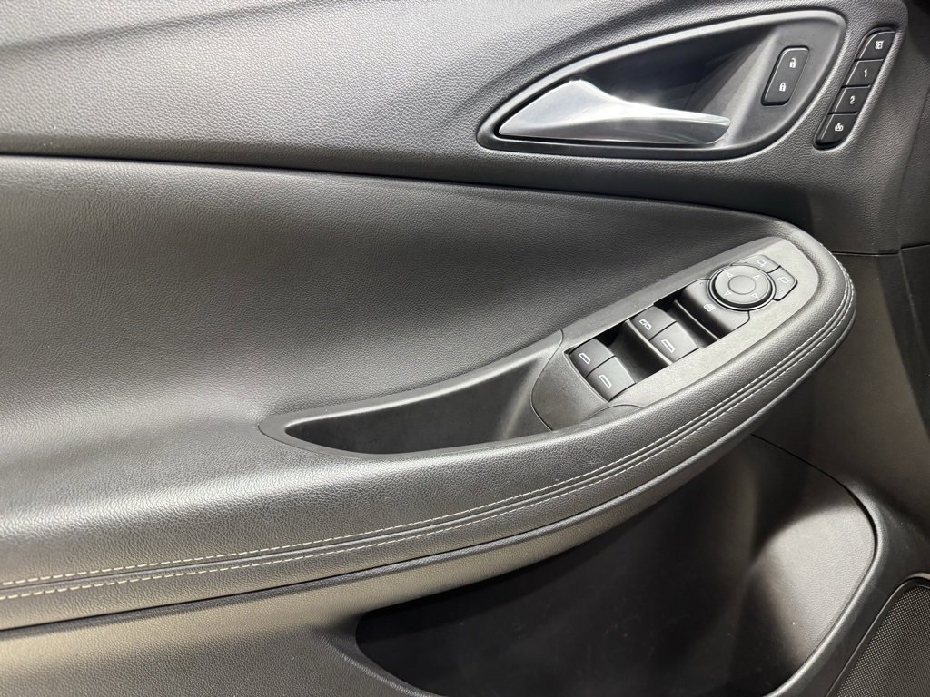 Used 2020 Buick Encore GX Essence image 13