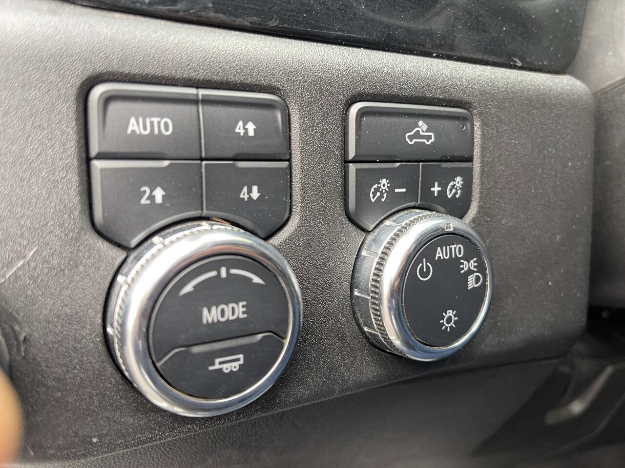 Used 2024 GMC Sierra 1500 SLE w/ X31 Off-Road Package AWD/4WD image 6