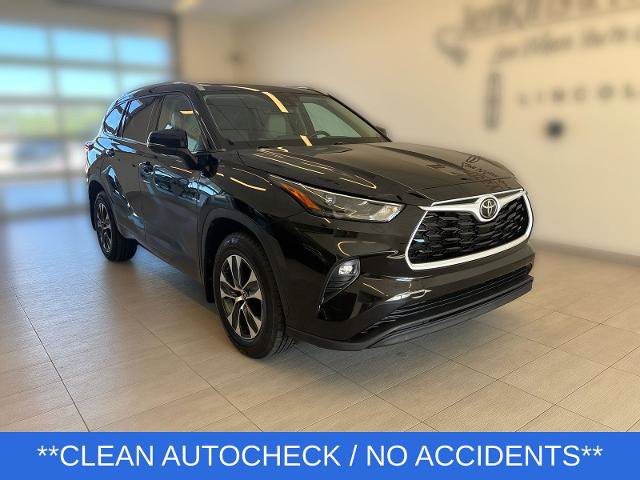 Used 2022 Toyota Highlander XLE AWD/4WD image 5