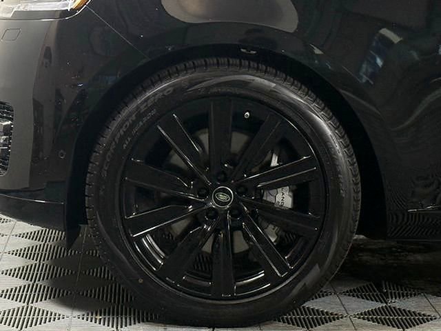 New 2025 Land Rover Range Rover SE image 14