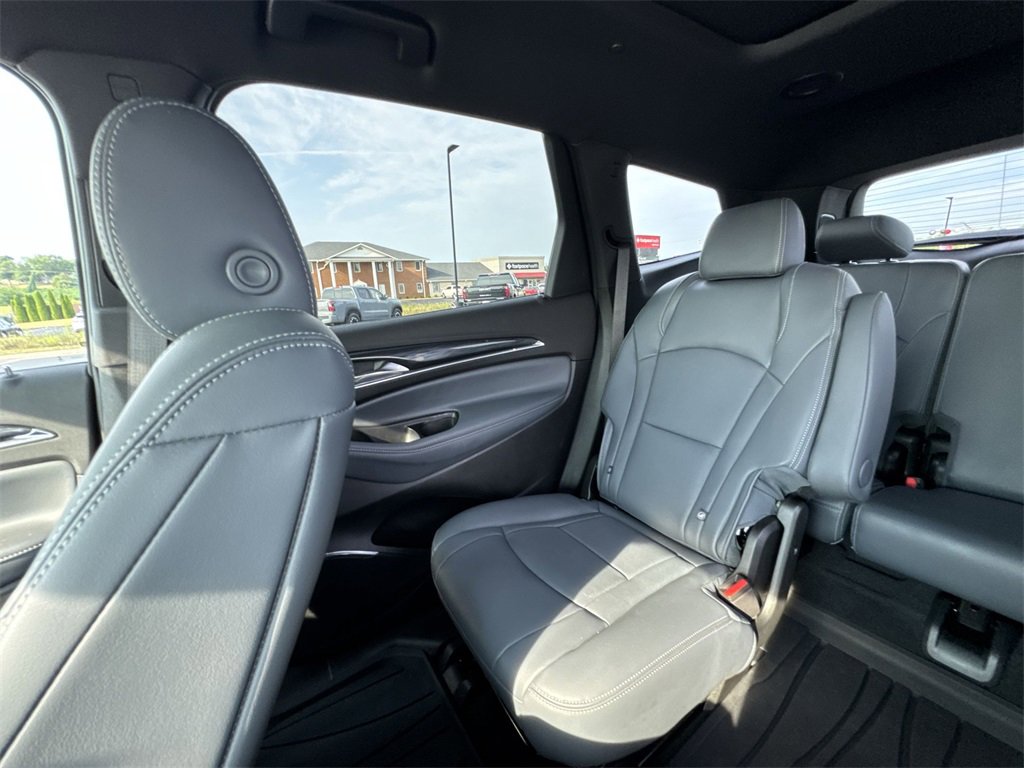 Used 2024 Buick Enclave Essence image 12