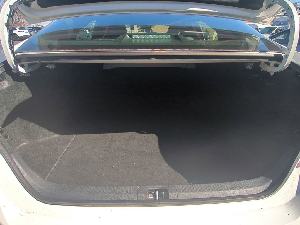 Used 2025 Toyota Camry SE image 29
