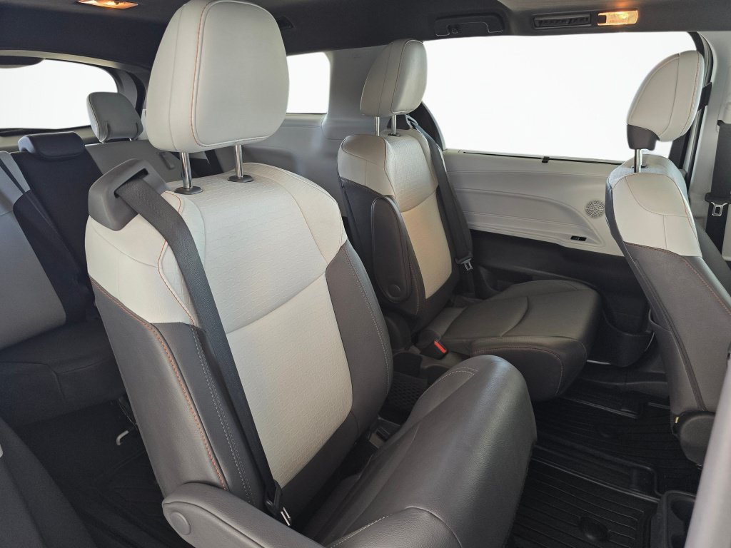 Used 2024 Toyota Sienna XSE AWD/4WD image 38