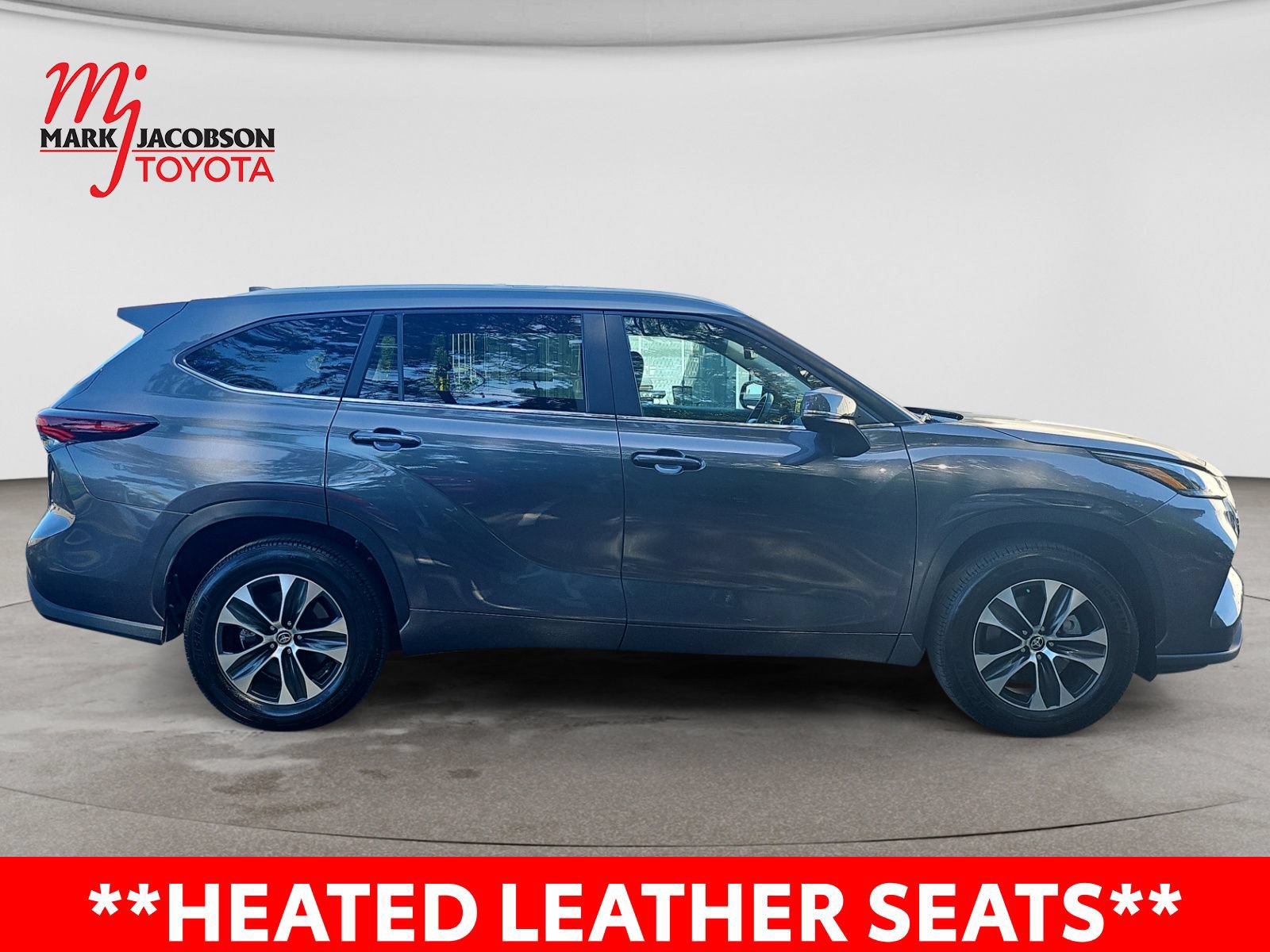 Used 2025 Toyota Highlander XLE FWD image 7