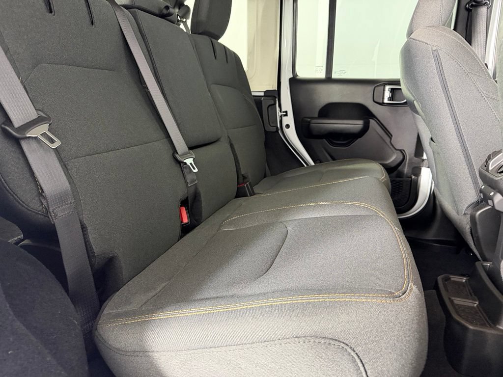 Used 2024 Jeep Wrangler Unlimited AWD/4WD image 28