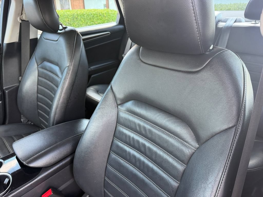 Used 2015 Ford Fusion SE w/ Equipment Group 202A FWD image 13