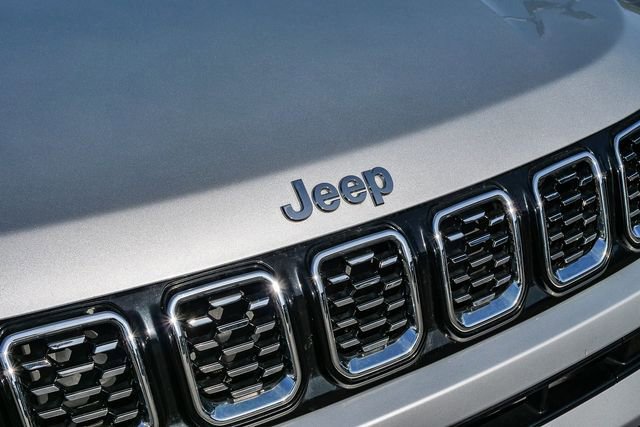 Used 2025 Jeep Compass Limited image 14