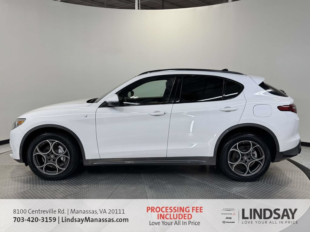 Used 2023 Alfa Romeo Stelvio Ti AWD/4WD image 6