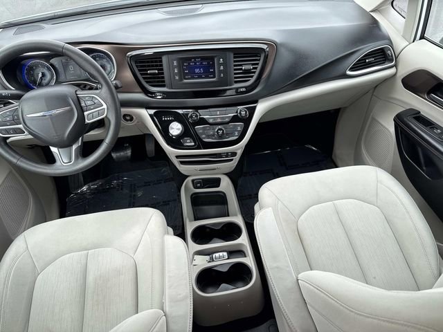 Used 2017 Chrysler Pacifica LX FWD image 25