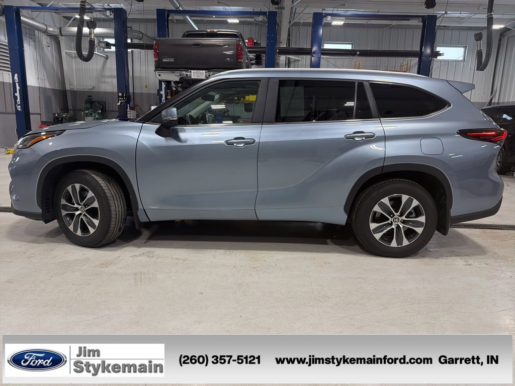 Used 2024 Toyota Highlander XLE image 4