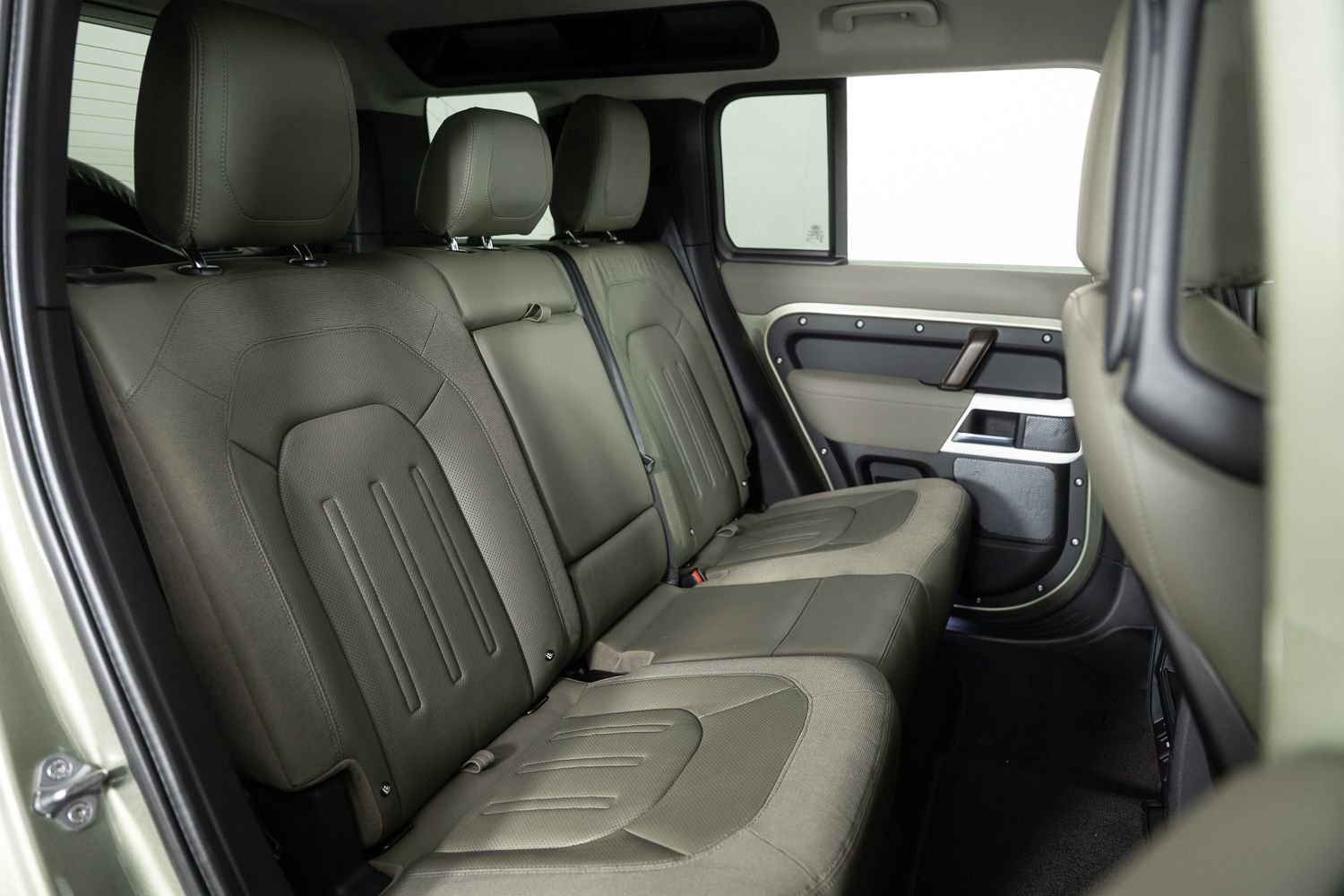 Used 2020 Land Rover Defender 110 S image 23