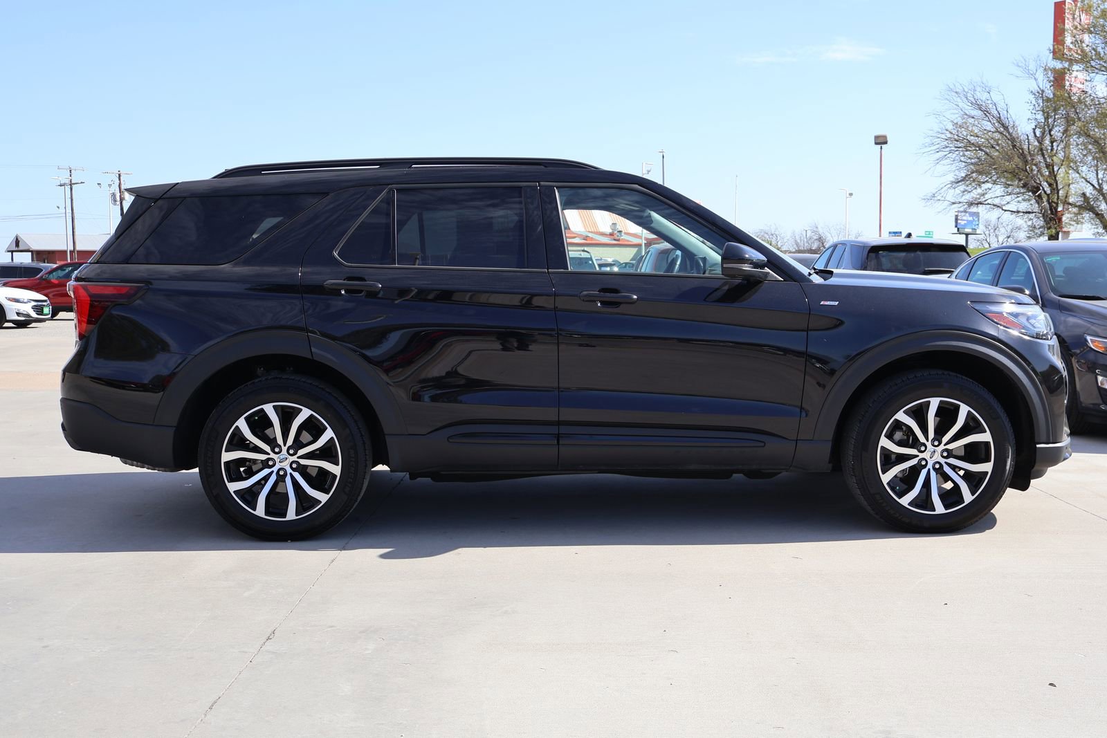 Used 2025 Ford Explorer ST-Line AWD/4WD image 6