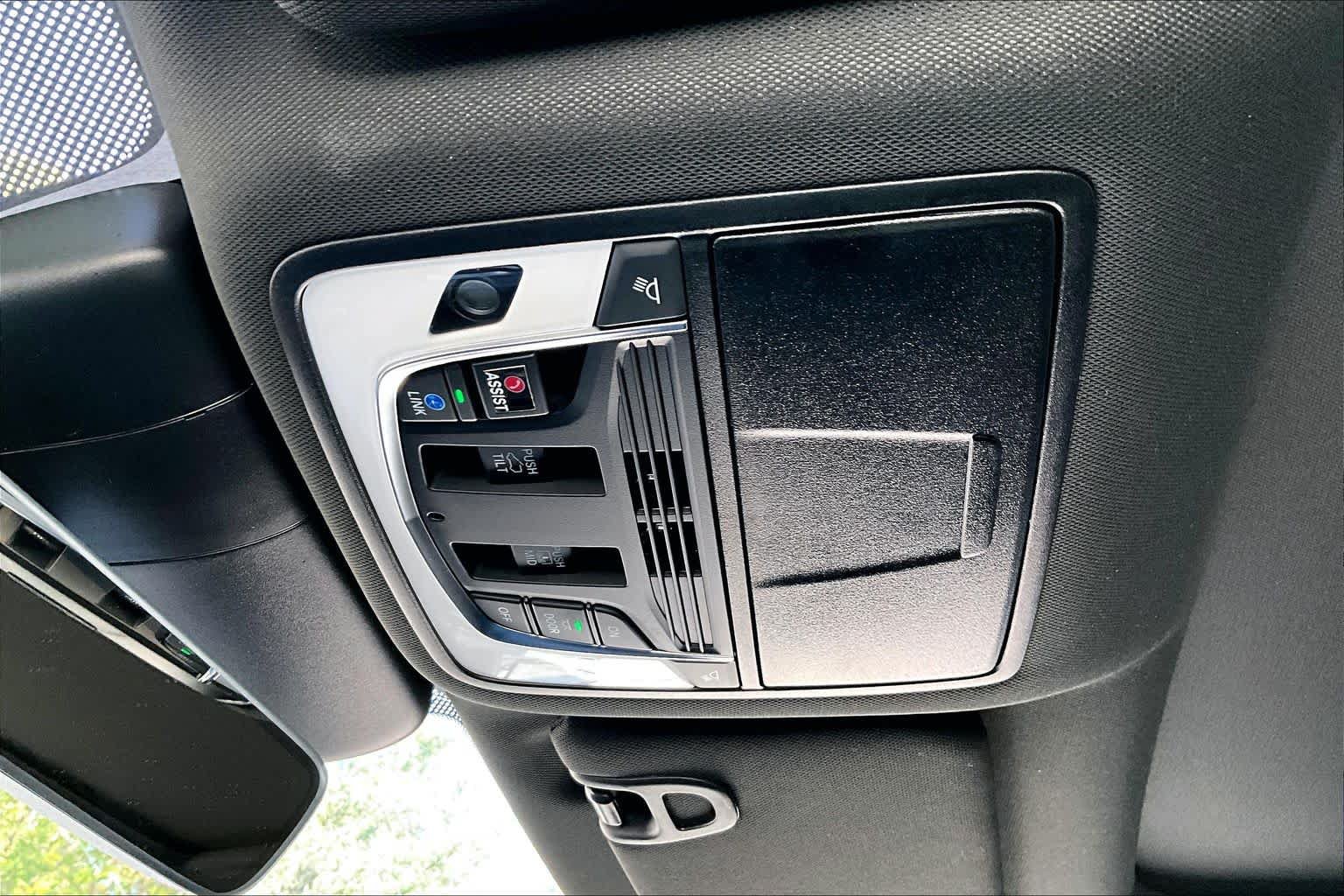 Certified 2025 Acura RDX SH-AWD image 32