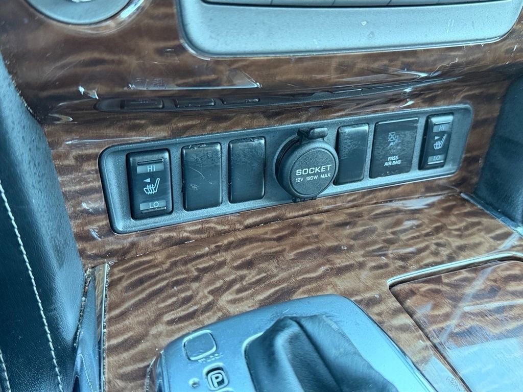 Used 2017 Nissan Armada SV image 25